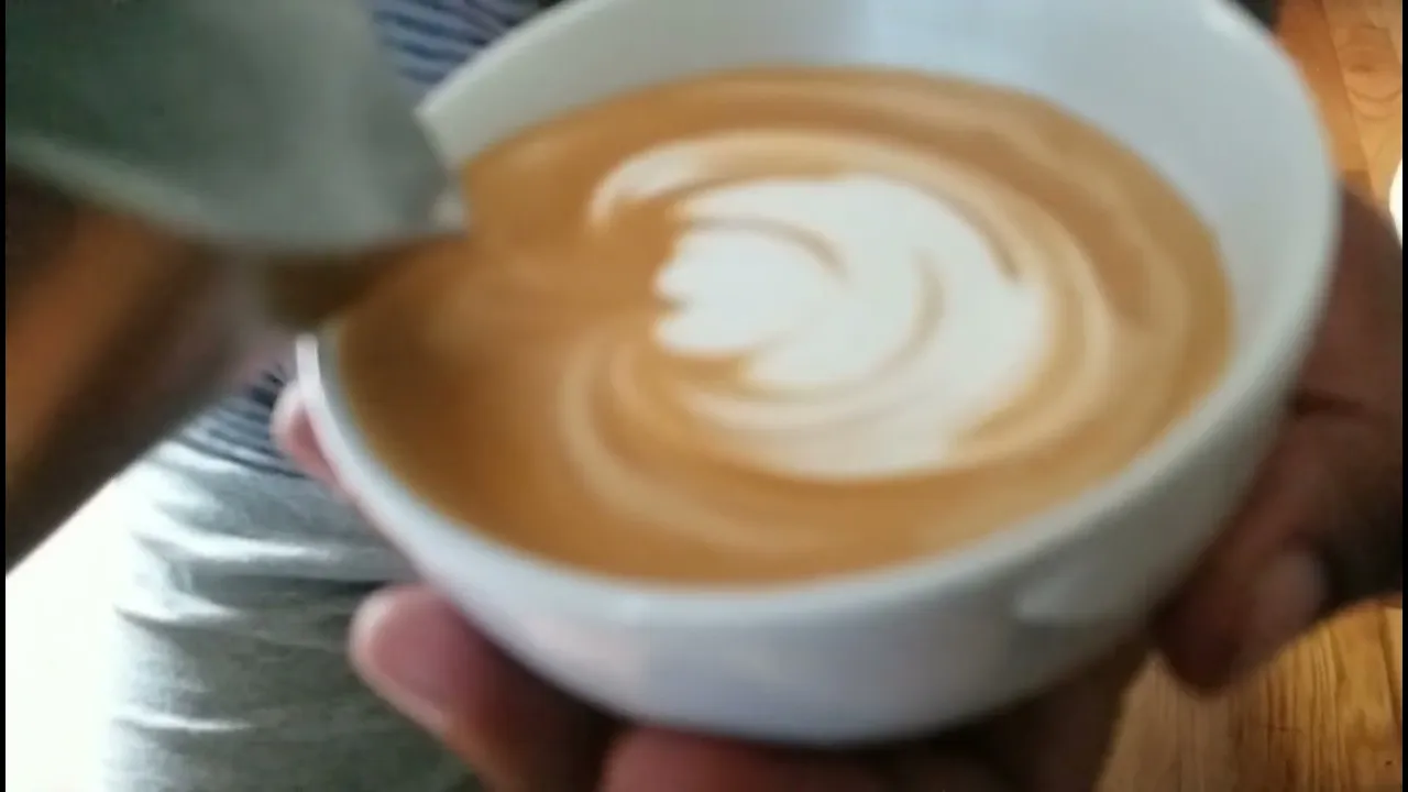 2 Latte Art in Slow Motion, using Breville Barista Express