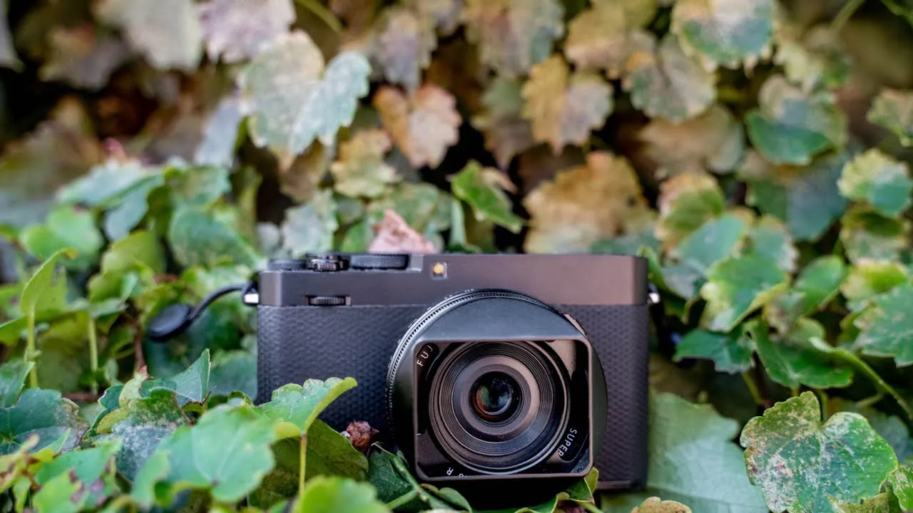 Fujifilm X-E4 // A Cheaper Leica Q2 And An Under Rated X100V